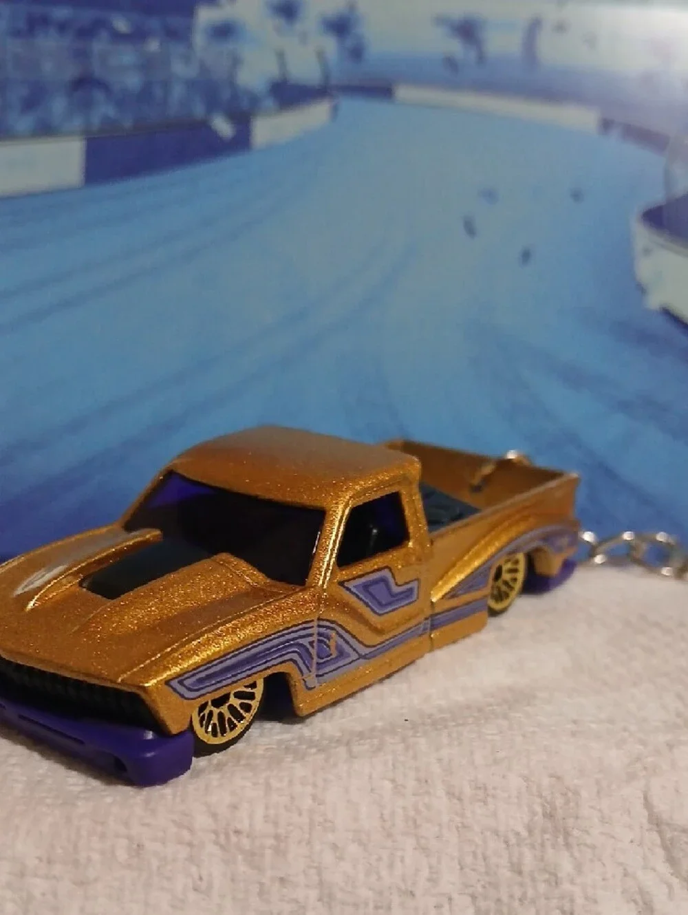 Bounce'n BASS .Gold and Purple Pickup Truck Keychain - Hot Wheels Style